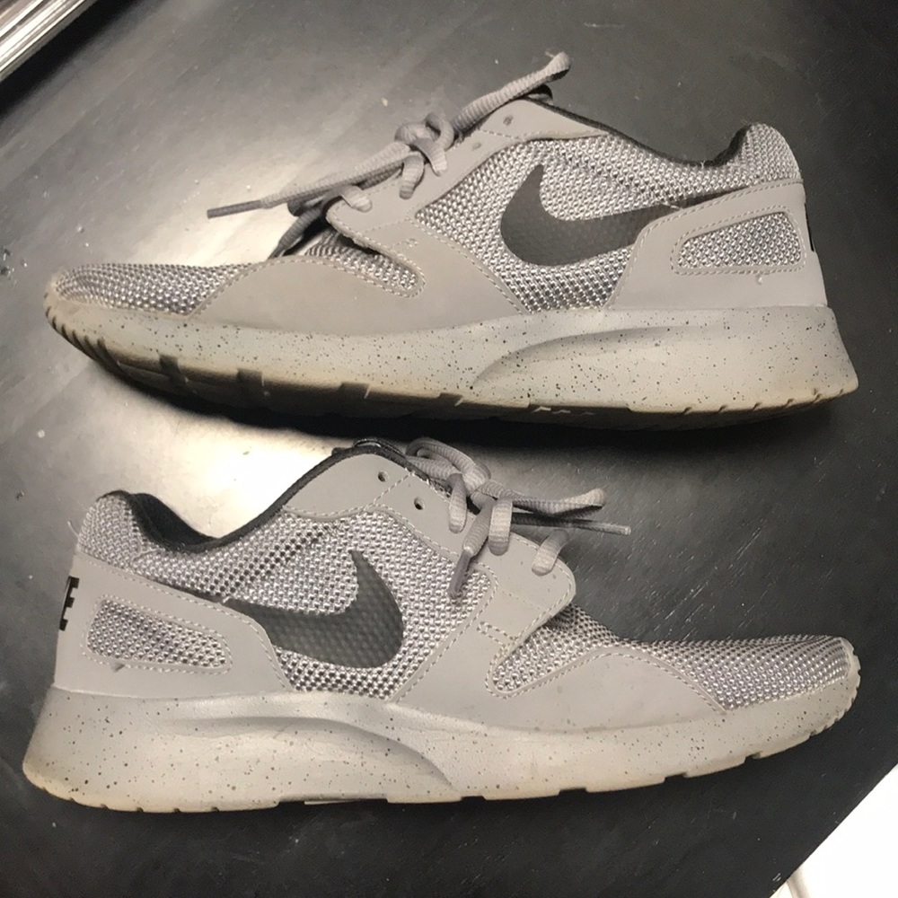 SOLD Size 8 gray Nike